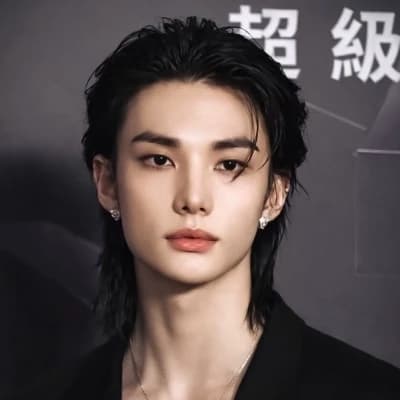 Hwang Hyunjin thumbnail