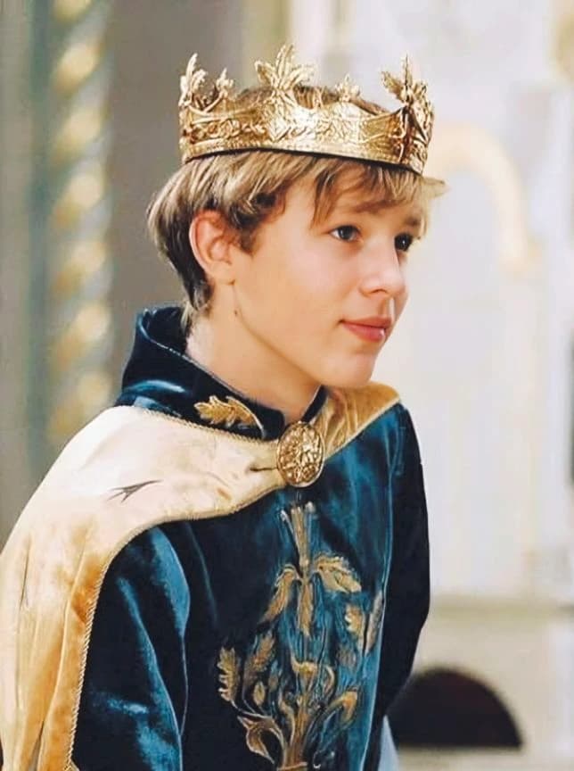 Peter Pevensie thumbnail