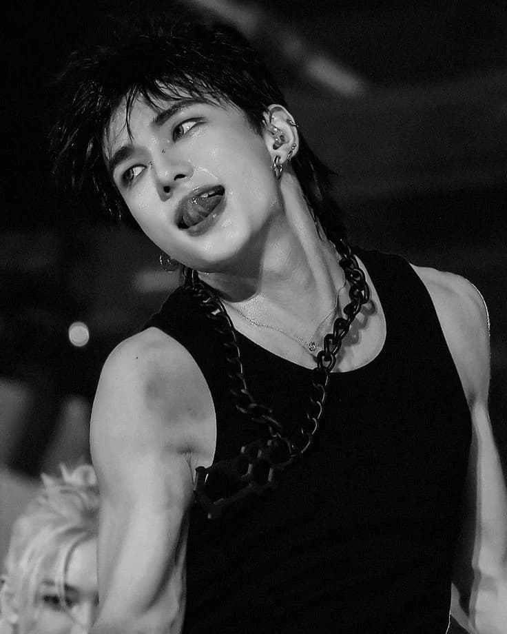 Hwang Hyunjin thumbnail