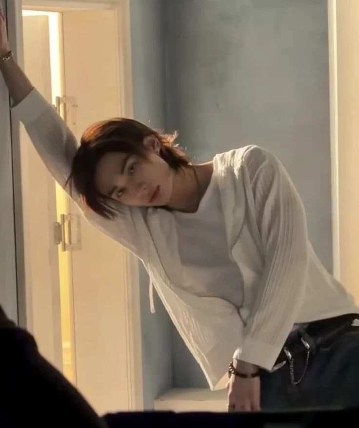 Hwang Hyunjin  thumbnail