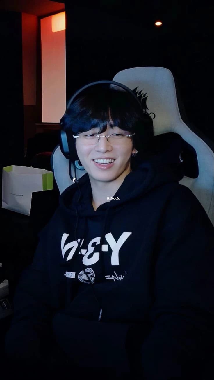 Jeon Jungkook— Gamer  thumbnail
