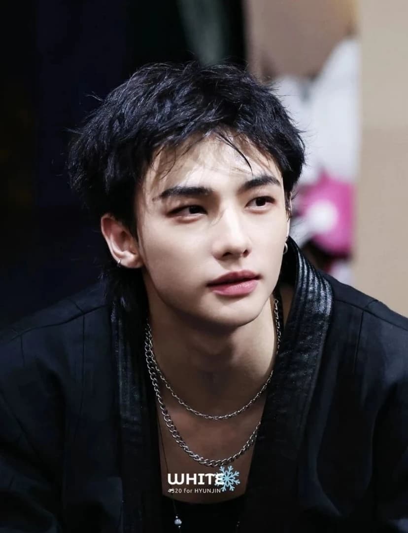 Hwang Hyunjin  thumbnail