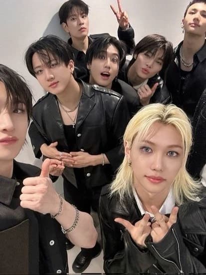 Stray kids thumbnail