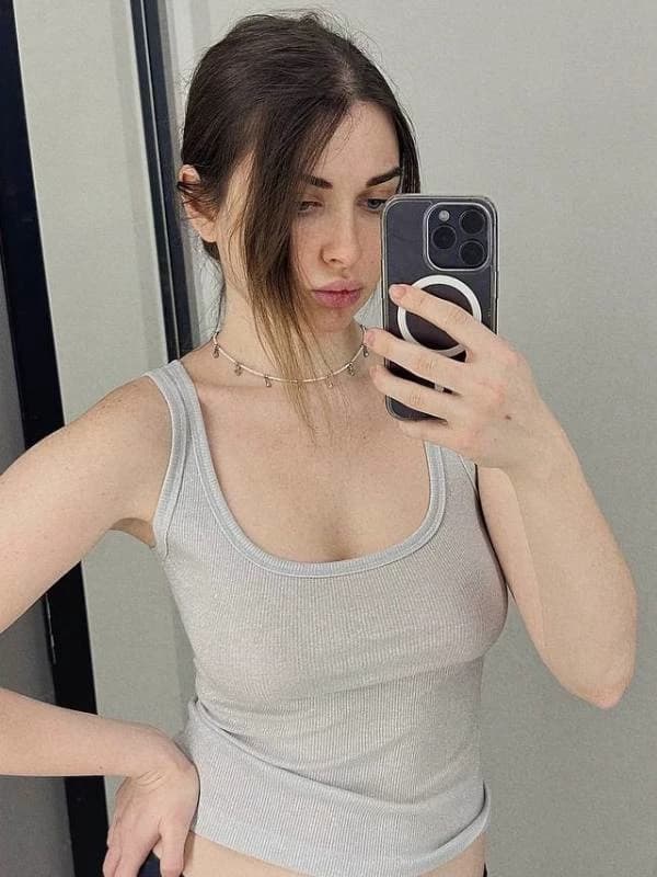 ahrinyan, a streamer from Russia thumbnail