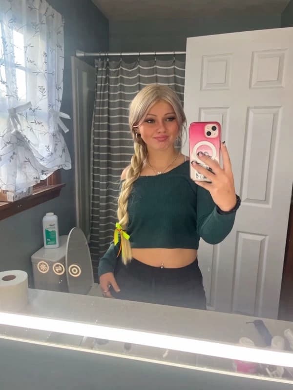 Ellie thumbnail
