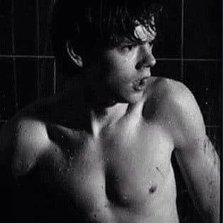 Thomas Brodie-Sangster thumbnail