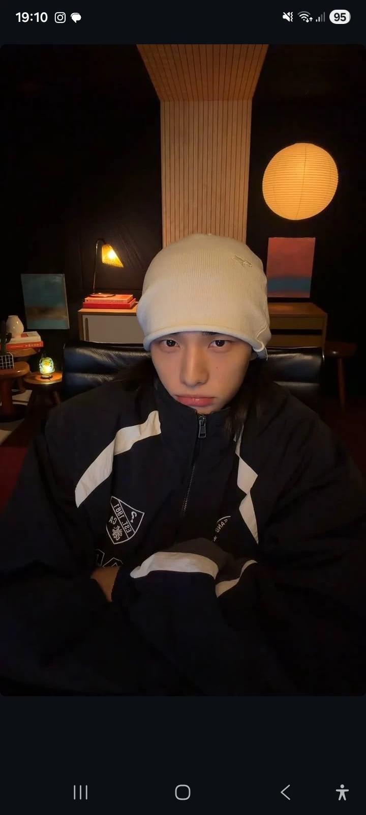 Hwang Hyunjin  thumbnail