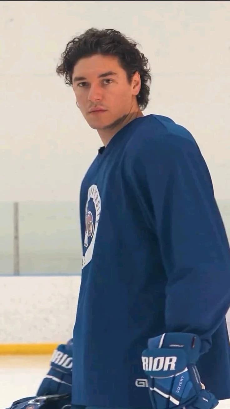 Garret Graham 🏒 thumbnail