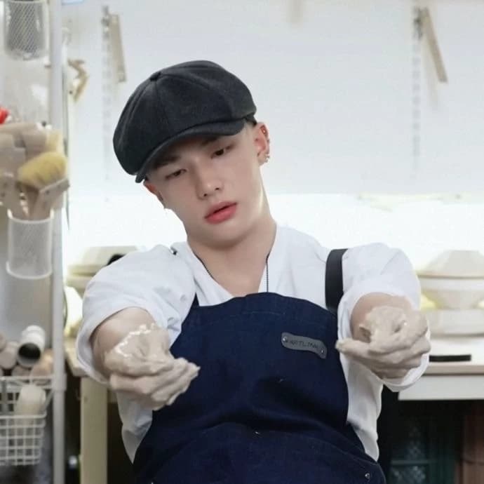 Hwang Hyunjin thumbnail