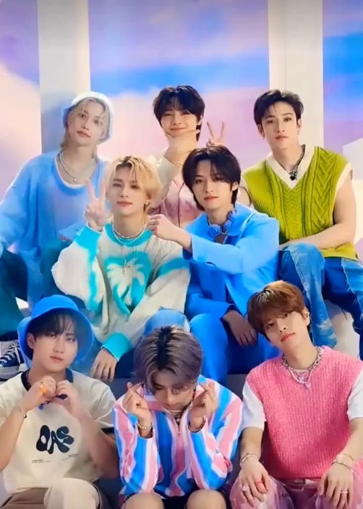 stray kids thumbnail