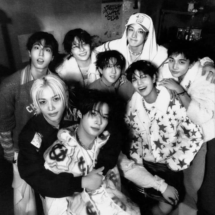 Stray kids thumbnail