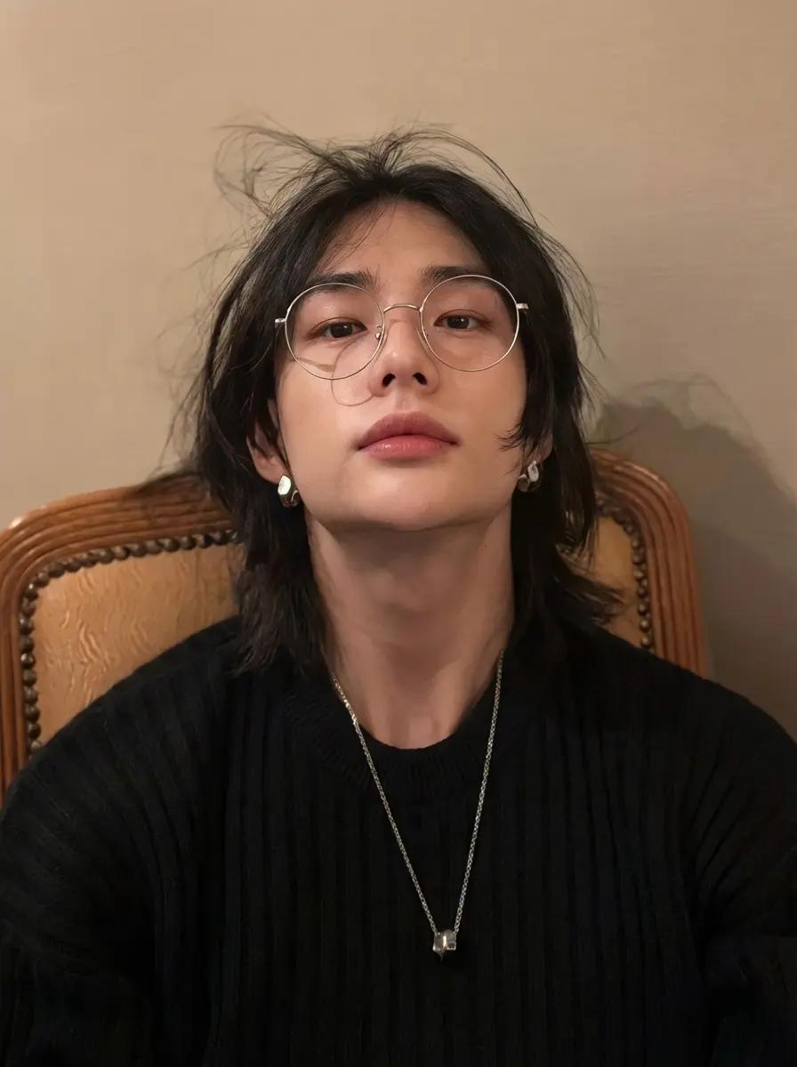 Hwang Hyunjin  thumbnail