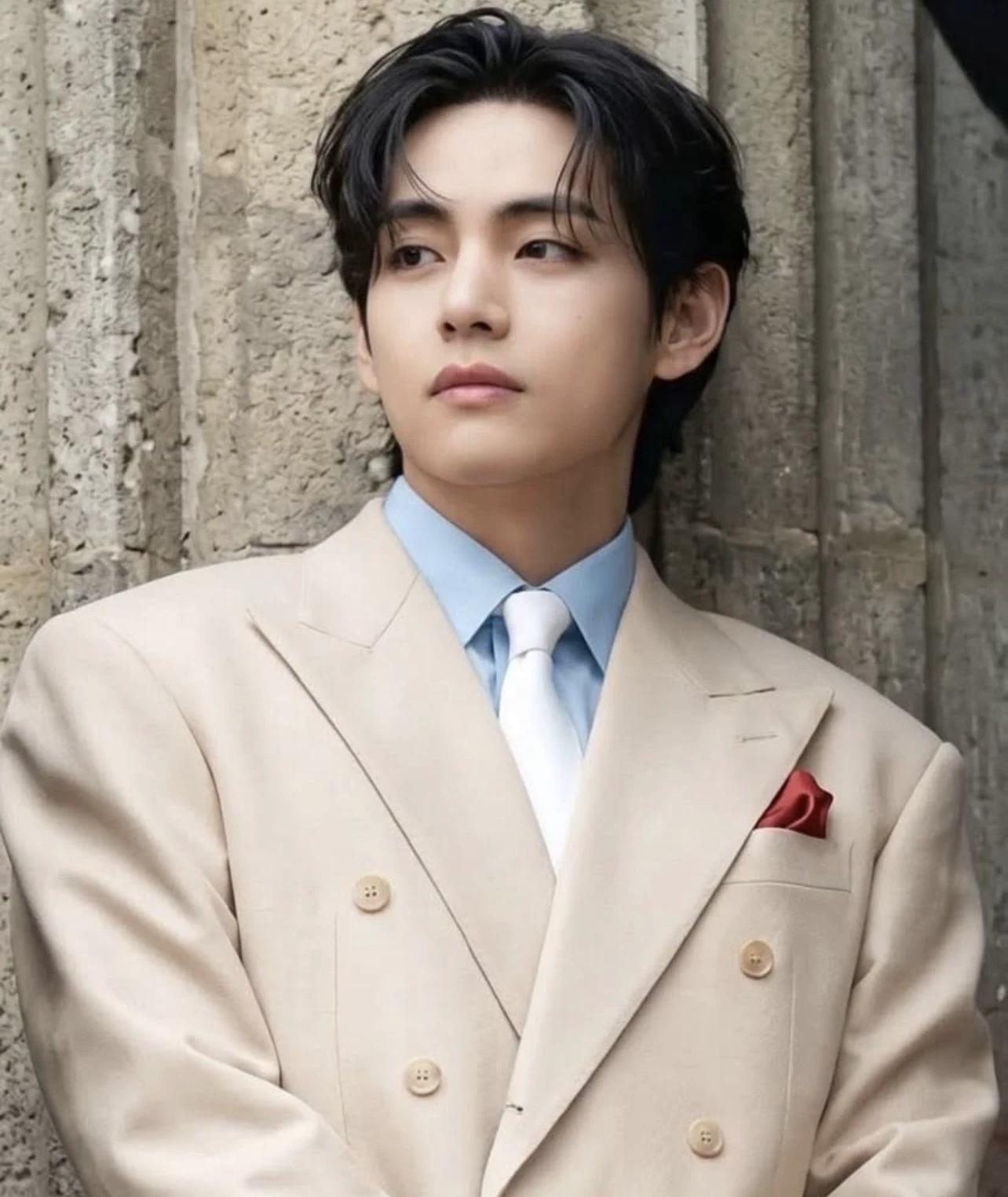 Kim Taehyung  thumbnail