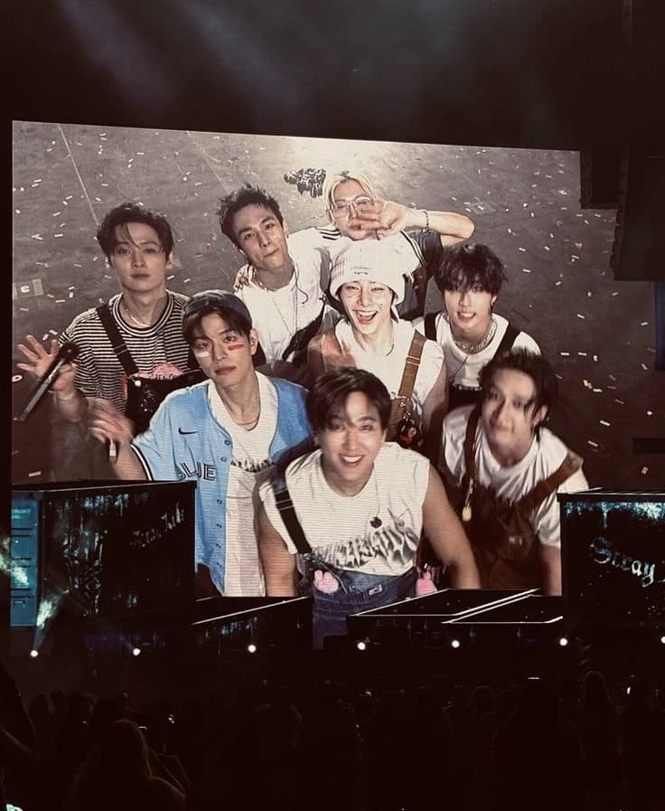 Straykids  thumbnail