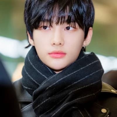 Hwang Hyunjin thumbnail