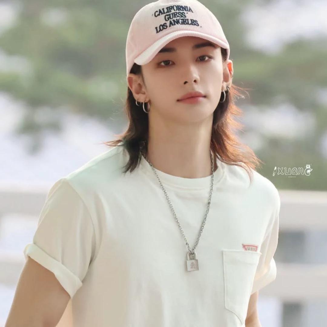 Hwang Hyunjin thumbnail