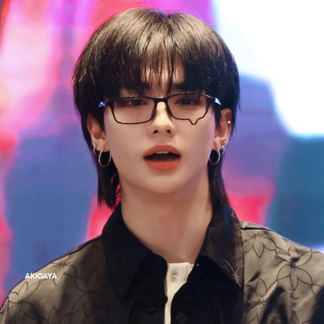 Hwang Hyunjin thumbnail