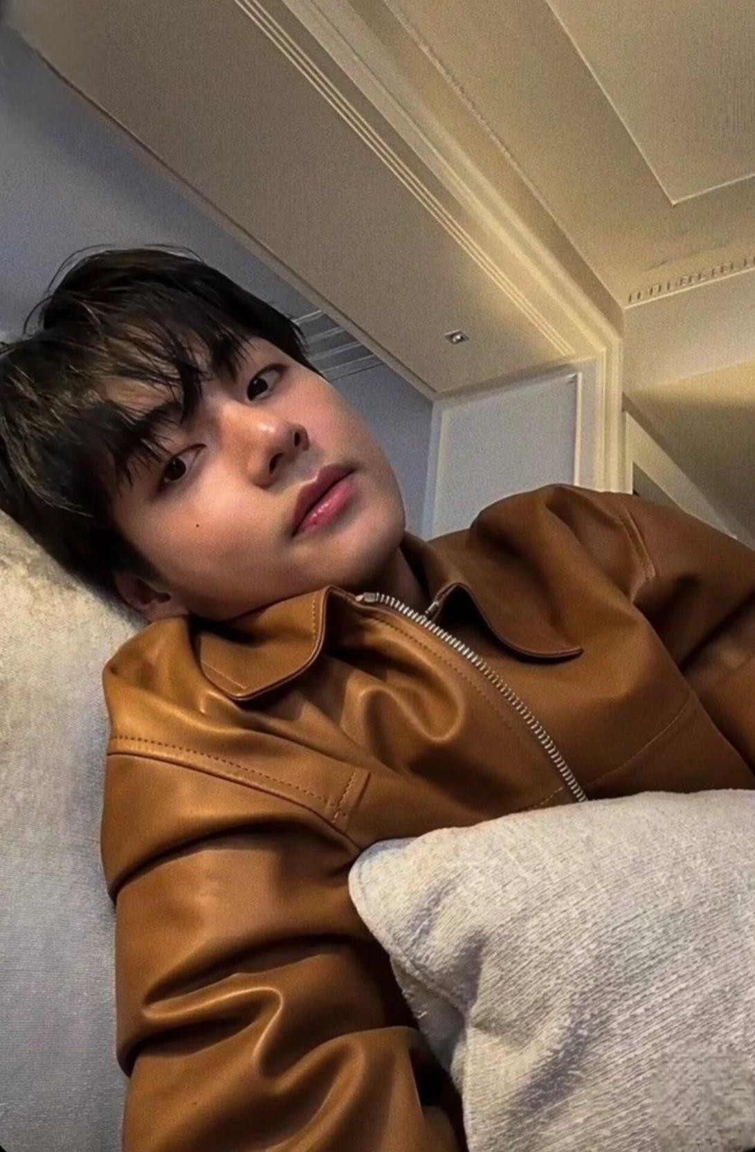 Kim taehyung  thumbnail