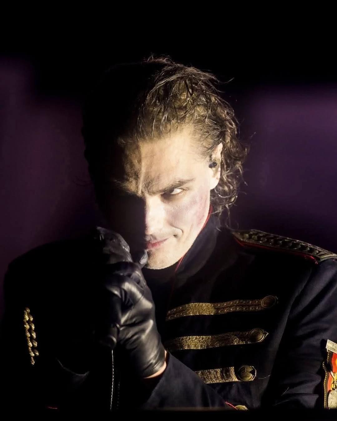 Gerard Way thumbnail