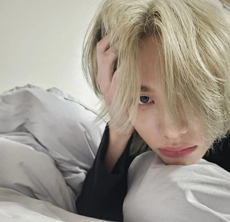 hyunjin  thumbnail