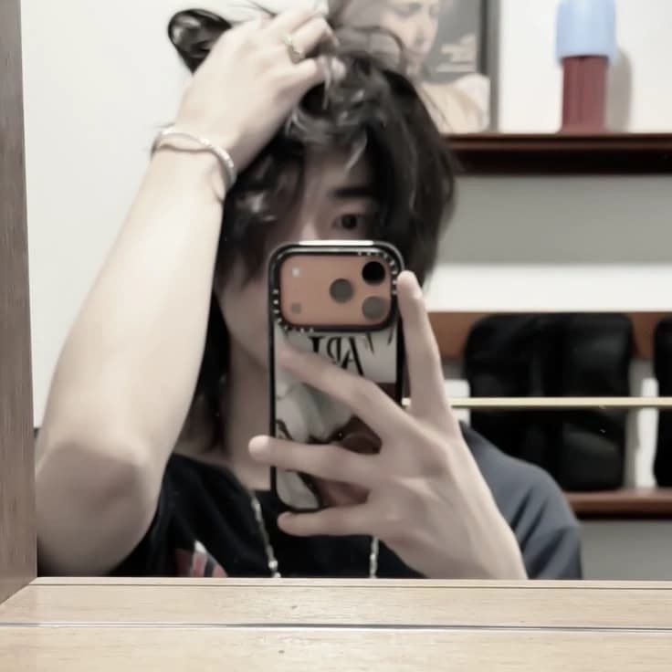 hyunjin thumbnail