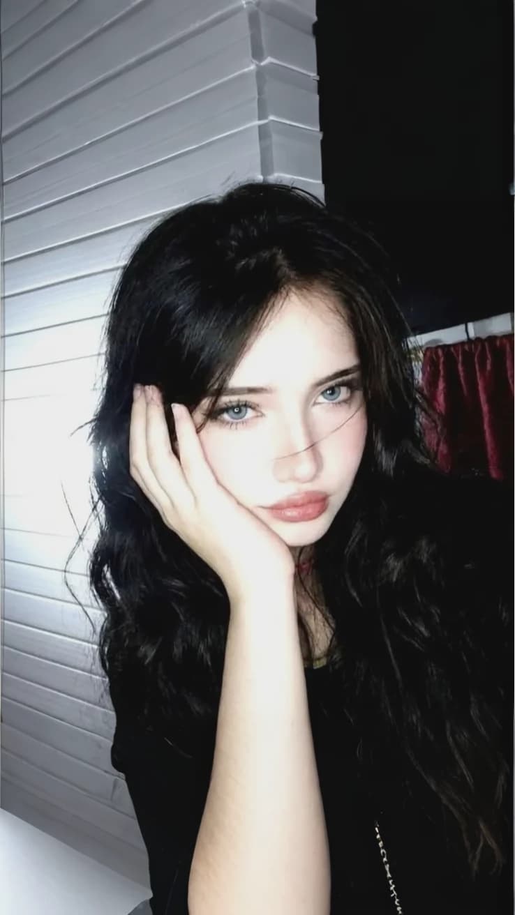 Queen Ashley  thumbnail