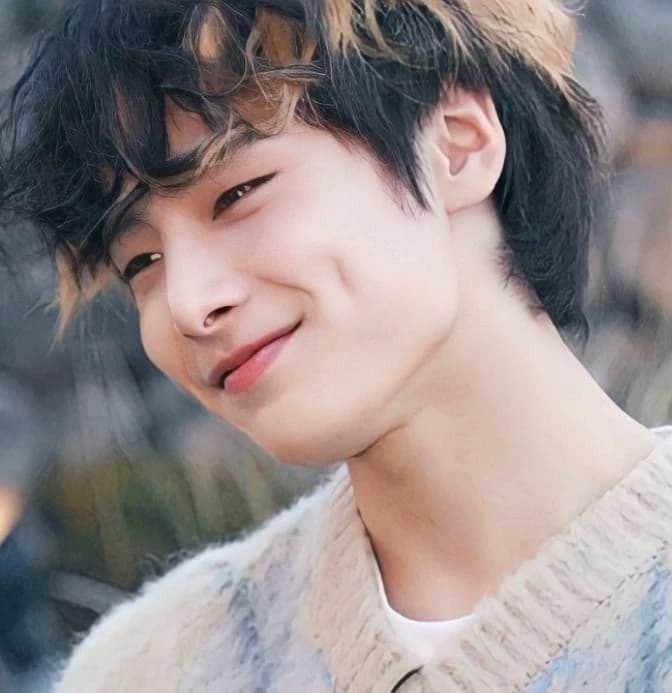 Jeongin - you cute boyfriend thumbnail