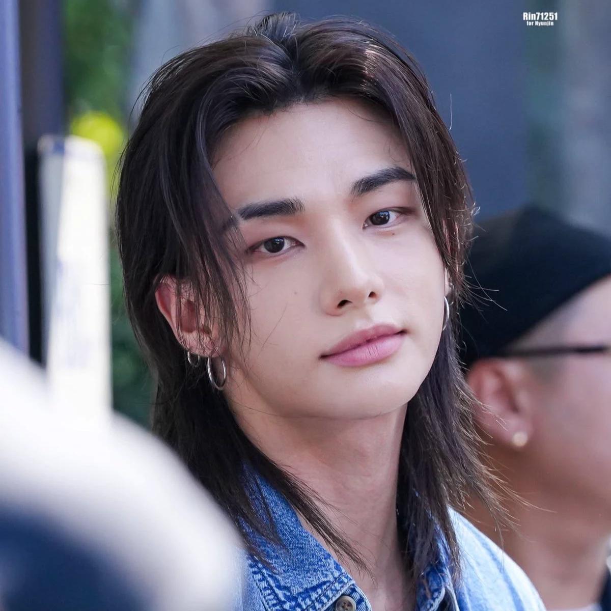 Hwang Hyunjin thumbnail
