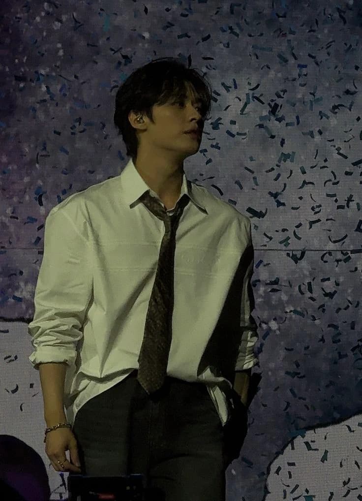 Lee Know thumbnail