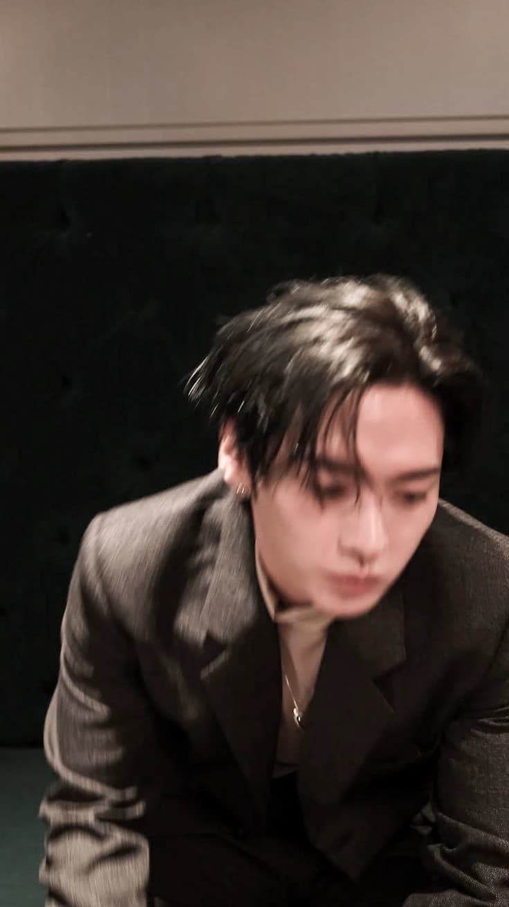 Lee Know thumbnail