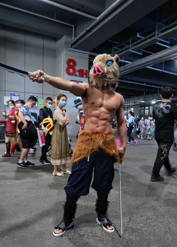 Cosplayer Inosuke Hashibira 💙 thumbnail