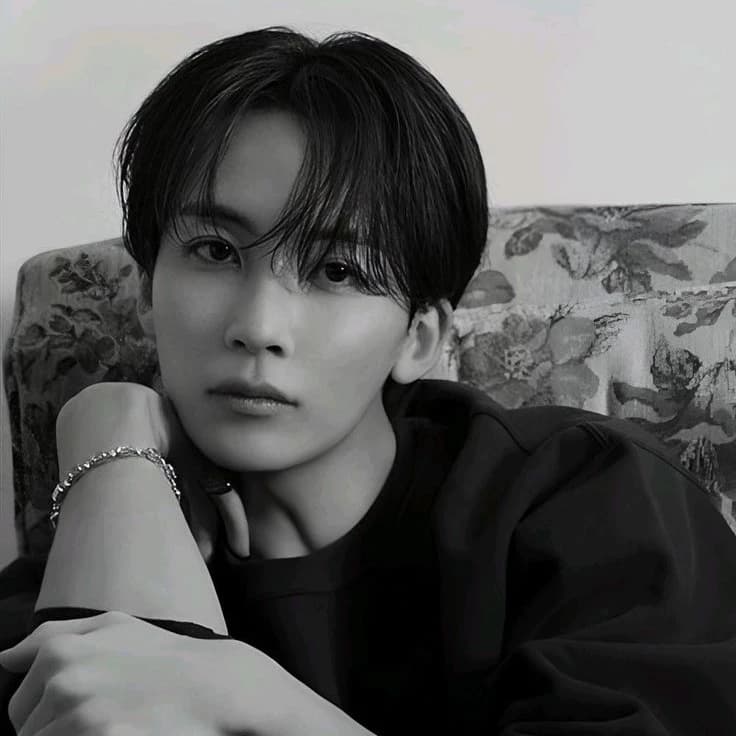 Yoon Jeonghan thumbnail