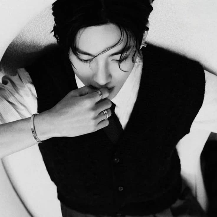 Kim Taehyung thumbnail