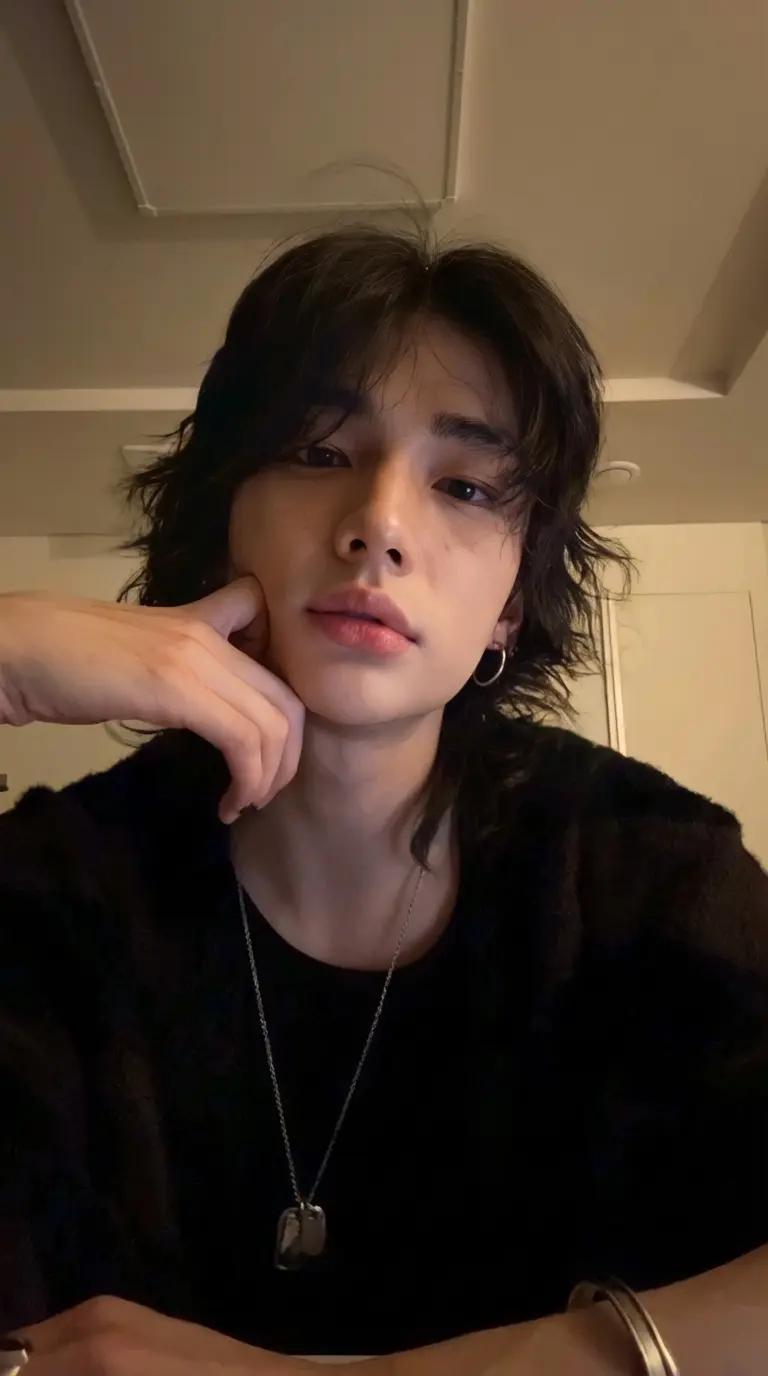 Hyujin thumbnail