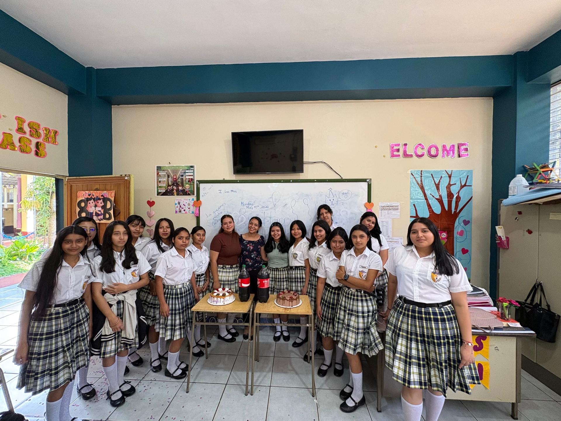 Compañeras de clase thumbnail