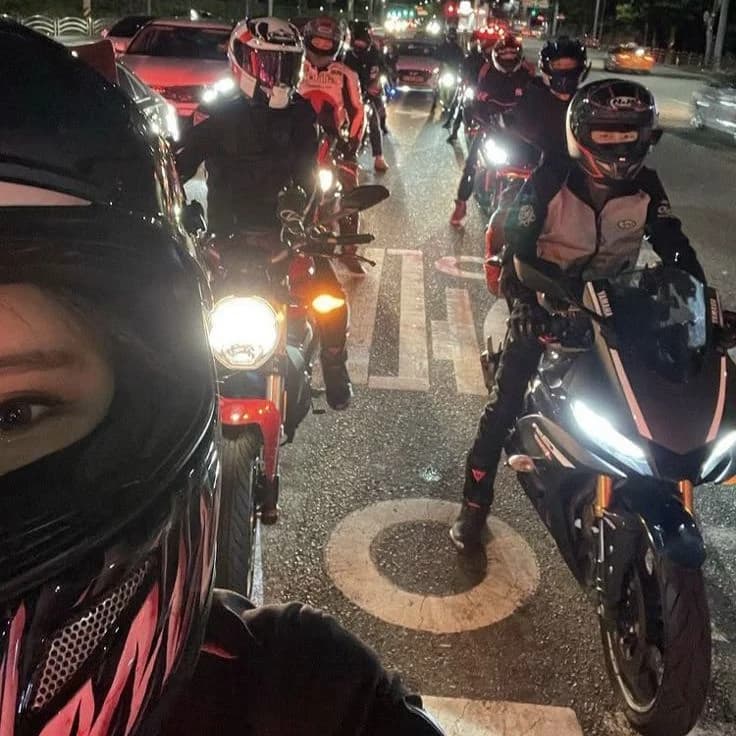 you hit the motorbike of one of the five. thumbnail