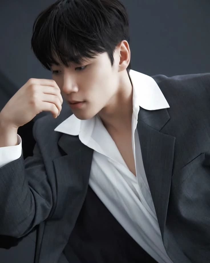 LEE MIN-JAE thumbnail