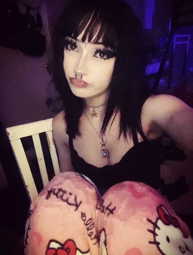 Mia thumbnail