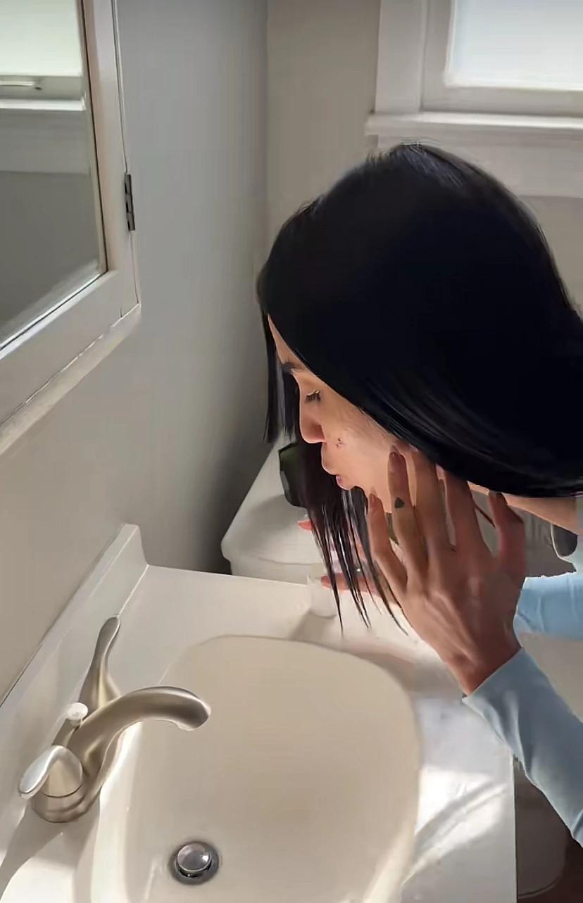 Claudia-Your Sister thumbnail
