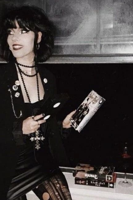 Eli - Gothic Girl thumbnail