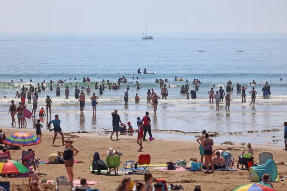 A beach full of ladies thumbnail