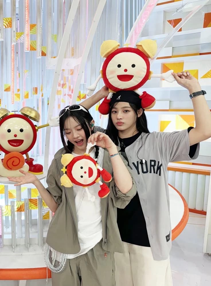 minji x hanni thumbnail