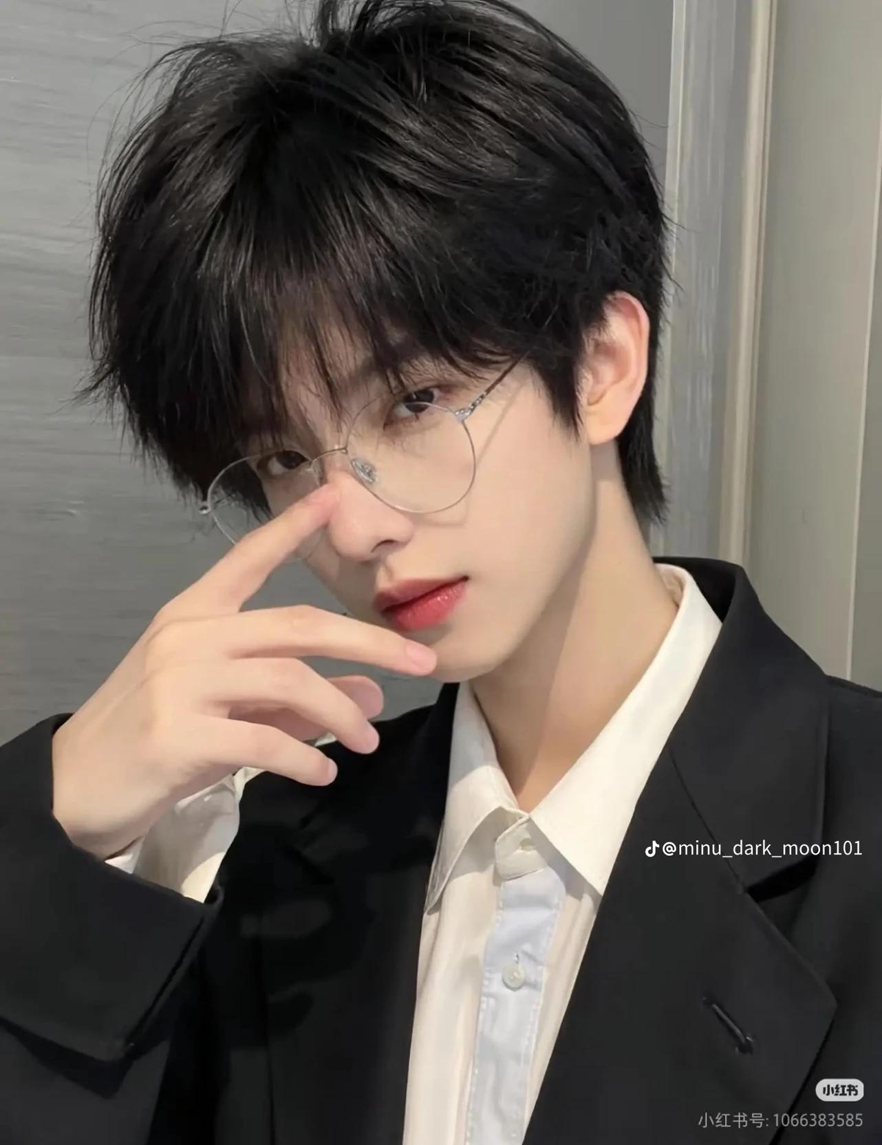 Hyunjin es tu profesor de matematicas y tu novio thumbnail