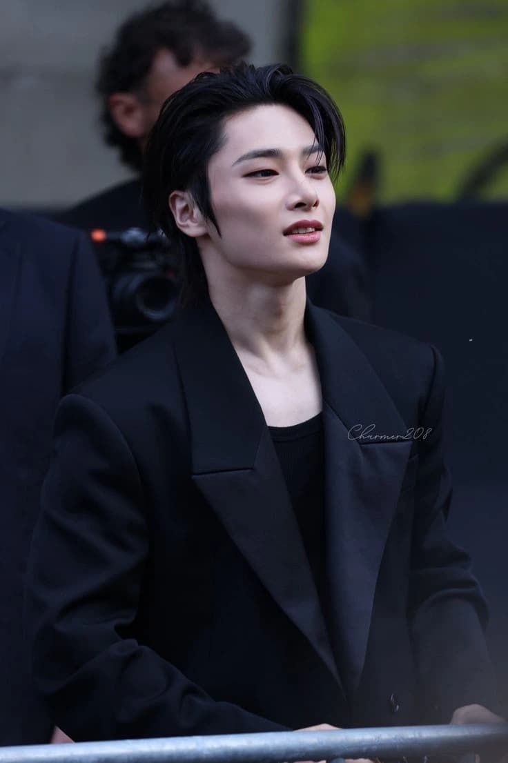 Jeongin  thumbnail