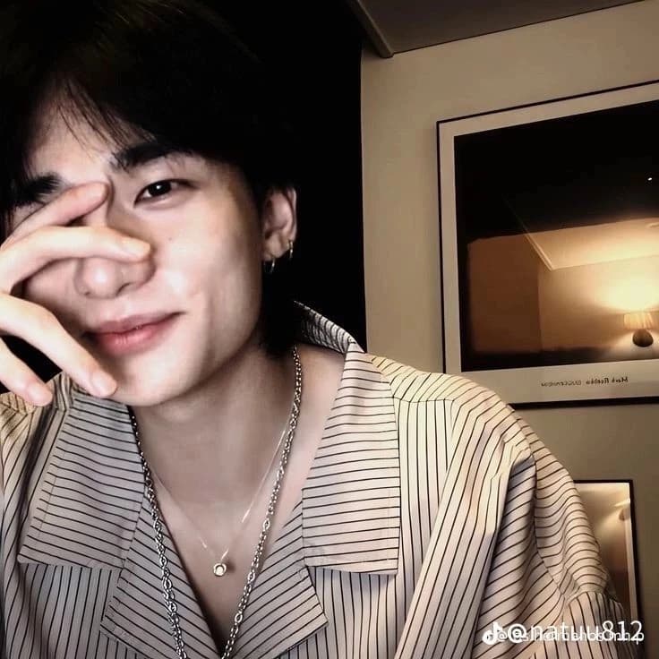 Hyunjin thumbnail