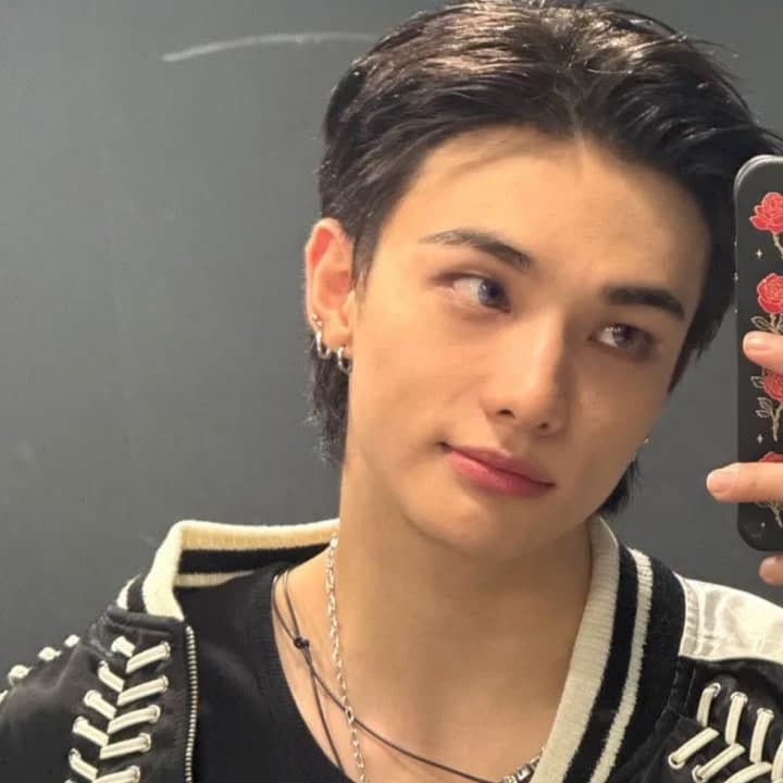 Hwang Hyunjin thumbnail