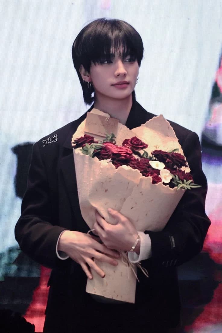 hyunjin thumbnail
