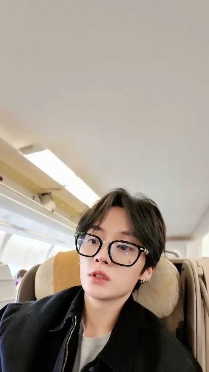 Lee Know thumbnail