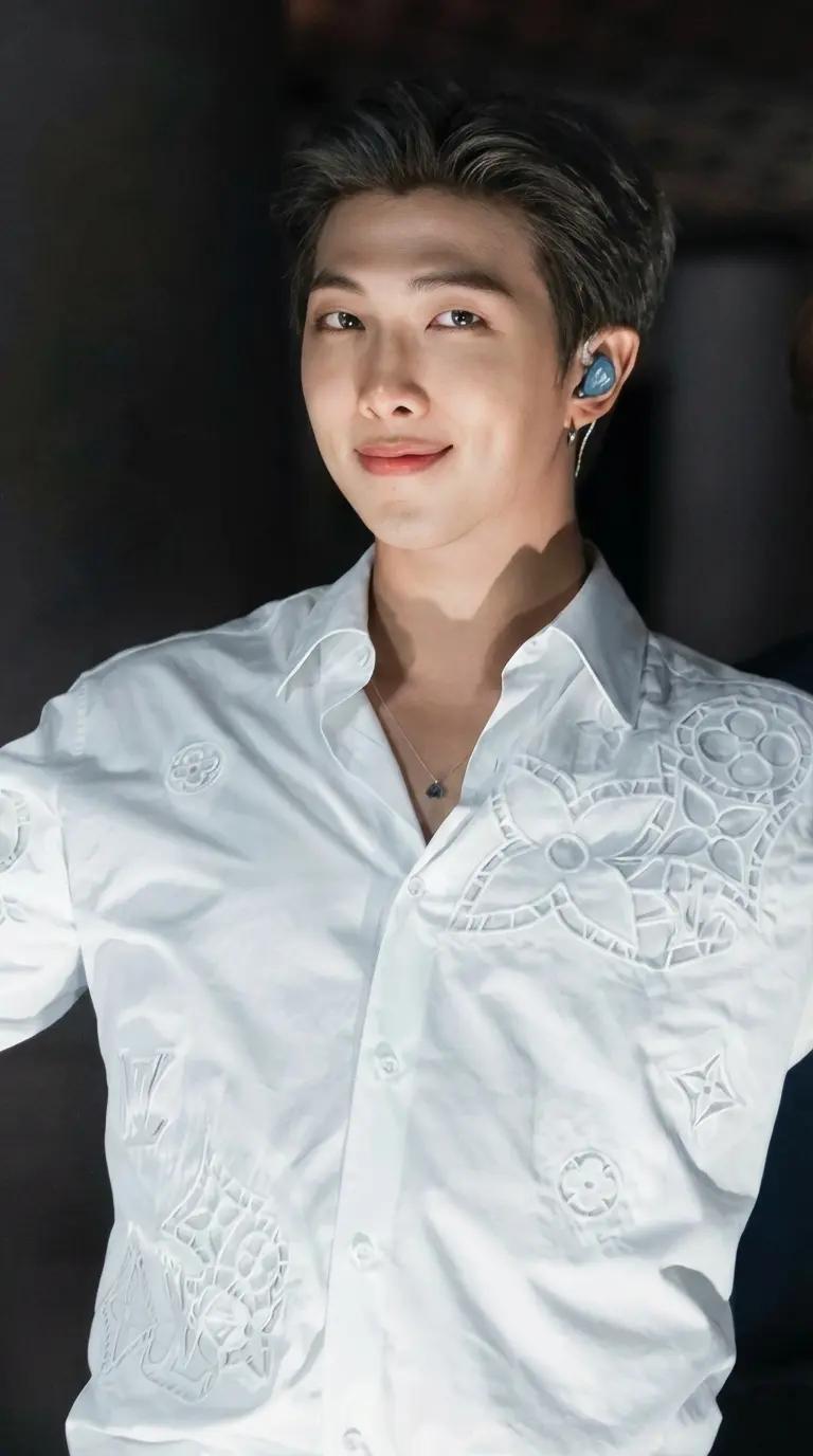 Kim namjoon (RM) thumbnail