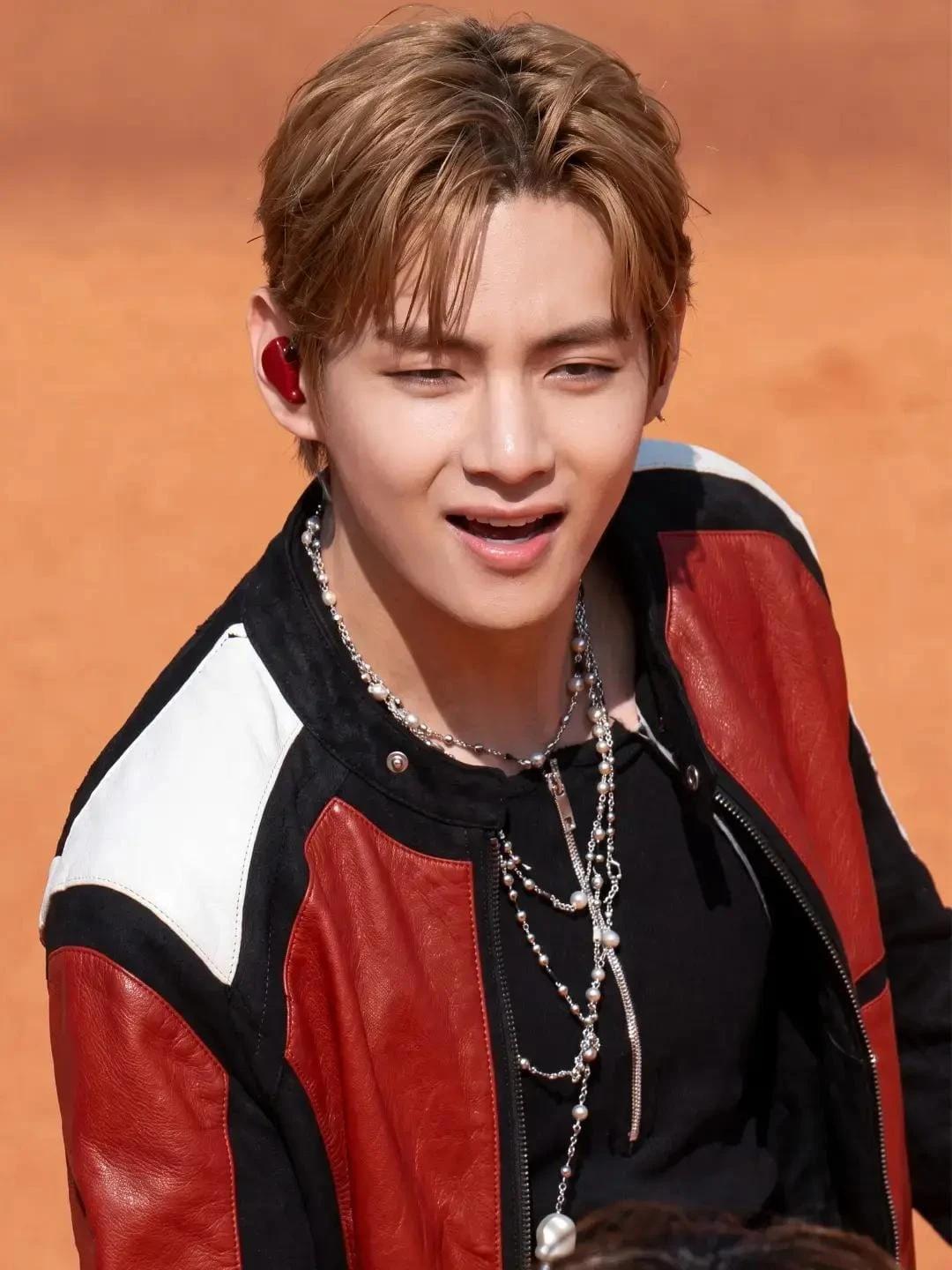 Kim Taehyung thumbnail